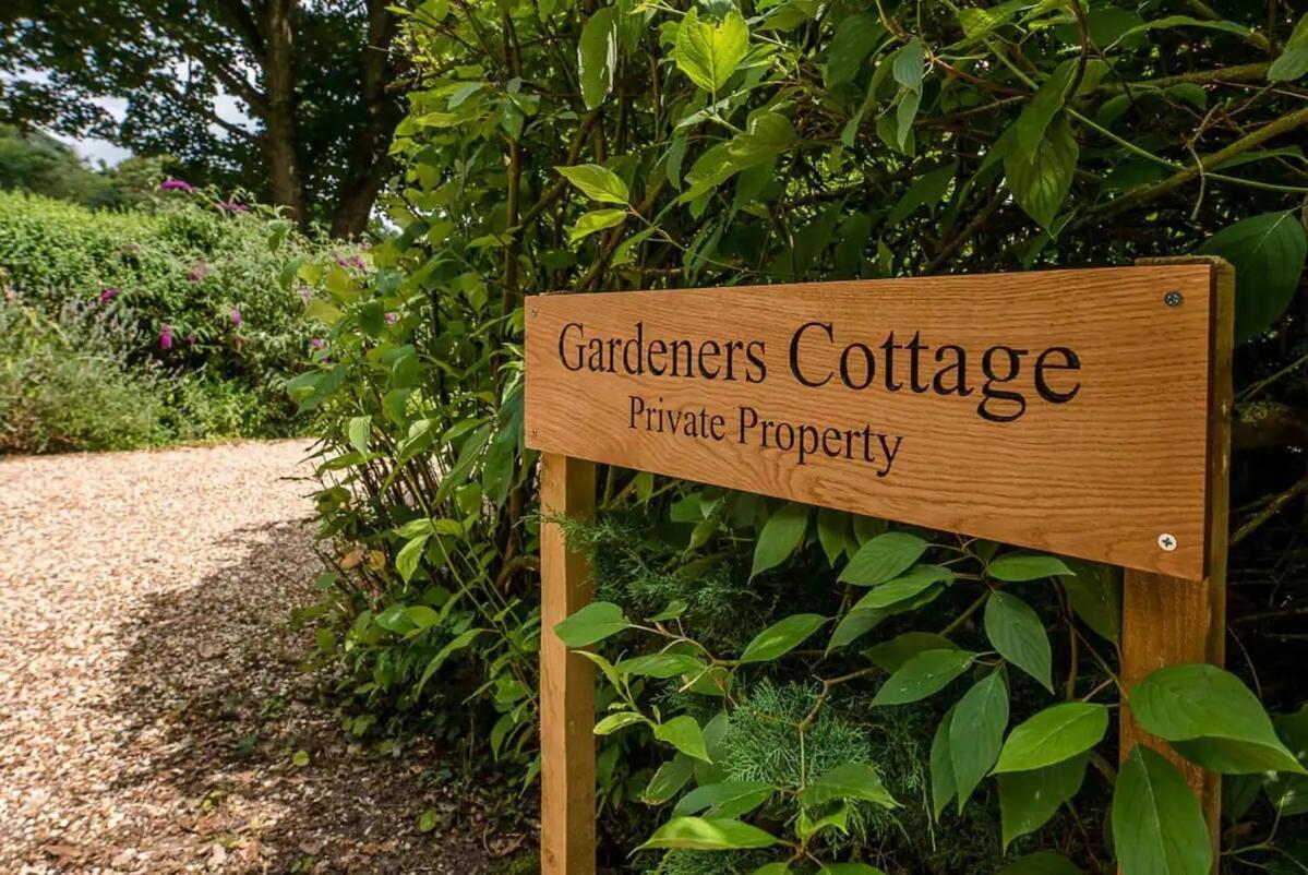 Gardener'S Cottage In Nowton Park, Bury St Edmunds - Pass The Keys Bury St. Edmunds Exterior photo